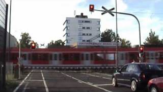 preview picture of video 'BÜ F-Griesheim mit BR 423'