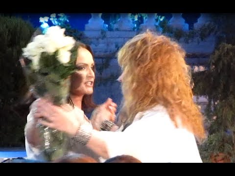 Алла Пугачева танцует с Софией Ротару. Alla Pugacheva dancing with Sofia Rotaru