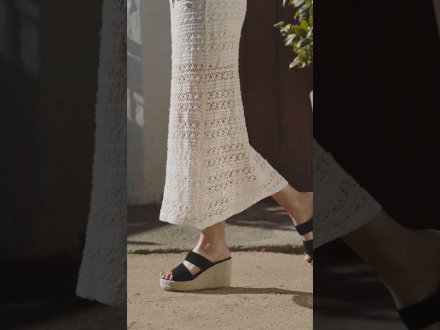 Vídeo relacionado con Sandalias para mujer, zapatos de personaje cubano de punta redonda, zapatos de baile de personajes de tacón bajo para mujer, sandalias de soporte de arco de color sólido, sandalias antideslizantes