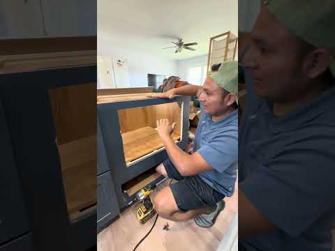 Cómo instalar una microondas en un gabinete de una isla