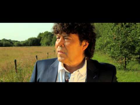 Dennie Christian - Ik kijk je aan Officiële Videoclip