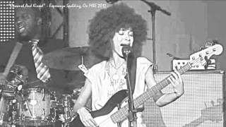 &quot;Crowned And Kissed&quot; - Esperanza Spalding (live)