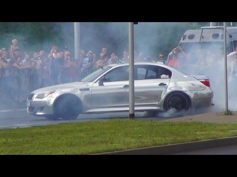 BMW M5 E60 CRAZY BURNOUT + DONUT + Kickdown Acceleration V10 Sound - GT Gran Turismo Polonia 2012