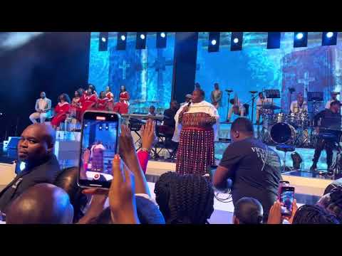 Hlengiwe Mhlaba ft Joyous Celebration Ngizwile Isandla
