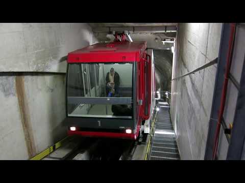 Standseilbahn 2000.05 Neuchâtel Uni - Gare Funambule - Wagen kommt in die Bergstation