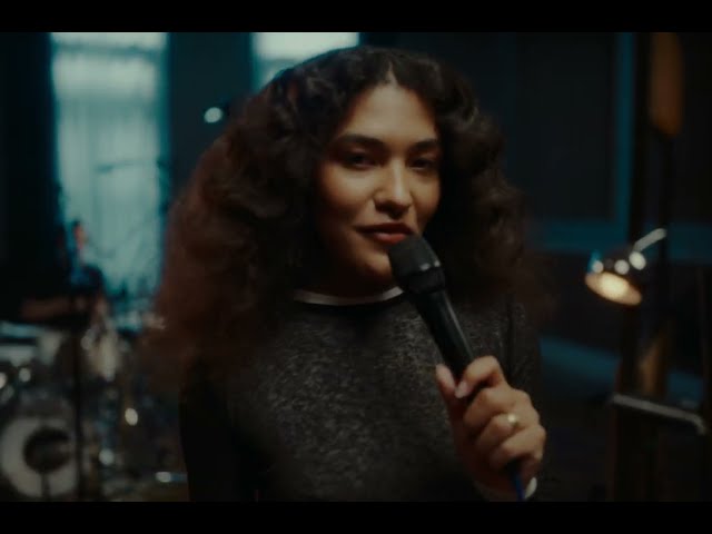 It Isn't Perfect But It Might Be von Olivia Dean ((jetzt ansehen))