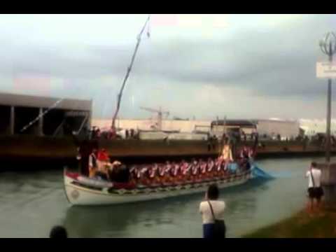 CAORLE - Madonna dell'Angelo 2015 - Caorlina e processione transitano sul canale dell'Orologio