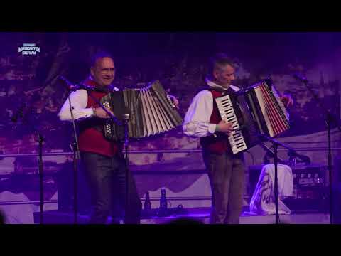 Denis Novato mit Kathreinerbegleitung - Festtag im Dorf