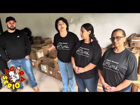 AMOR ANIMAL AO LADO DOS VEREADORES EXPLICAM SOBRE AS ROUPAS DE DOAÇÃO DO ÚLTIMO BAZAR REALIZADO NO CSU .