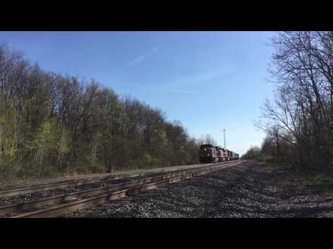 CSX Q384 w/GP38-2 NHN locomotive!!