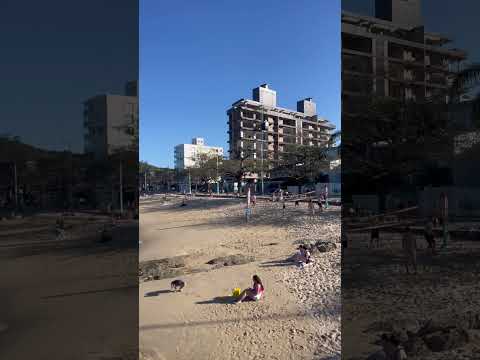 A linda praia de cabeçudas da cidade de Itajai Santa Catarina litoral Norte