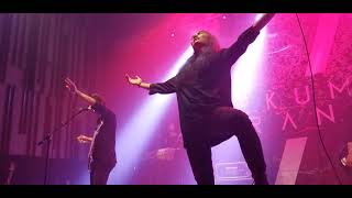 Download lagu Sekumpulan Orang Gila - Garisan Sartan x Amuhda | [Live] SOG Showcase 2022 mp3