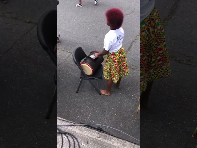 Vídeo relacionado con La música controla la percusión del tambor Gravity of my Emotions Camiseta