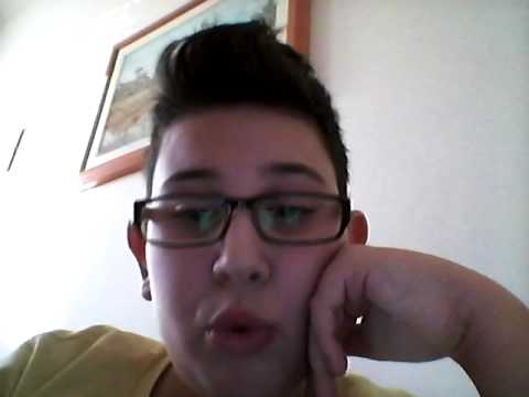 Ragazzo arrabbiato perché la ragazza lo lascia