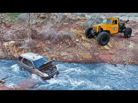 Flash Floods Trap Honda In The River… What Were They Thinking?!