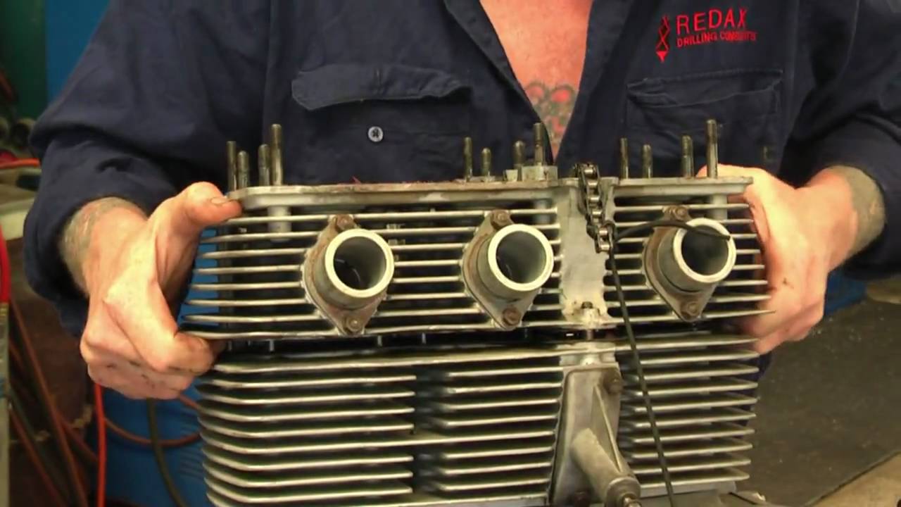 A visit to Red's Shed by OZLaverda