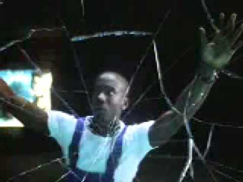 Dålig dag på jobbet på akvariumet   (gula sidorna commersial)