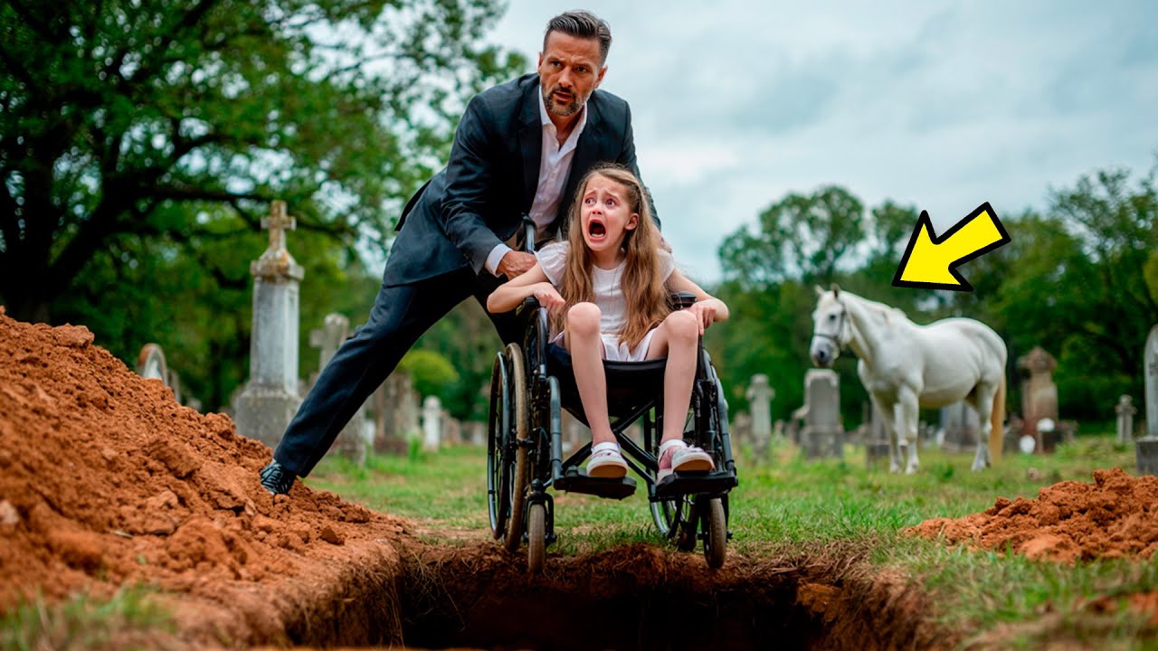 HOMEM RICO JOGOU FILHA CADEIRANTE DENTRO da COVA, MAS O CAVALO VIU TUDO e FAZ ALGO…