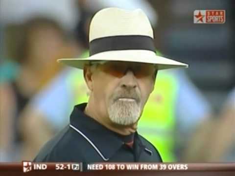 Sachin refuses to walk after massive edge to Gilchrist, even Shastri (Mr BCCI) can't believe it!