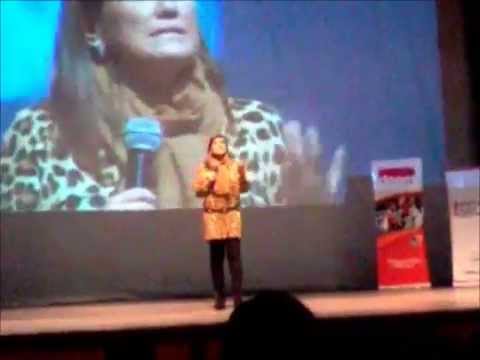 Pilar Sordo hablando en el DAEM para los estudiant