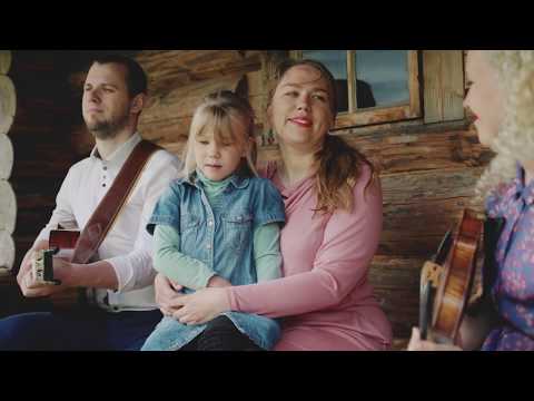 Curly Strings // Mari Kalkun ja Linda Tatsi - Lähme Saaremaale [Official Music Video]