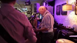 Kookaburra - &#39;When the weight comes down&#39; (Tragically Hip), live @ Lokaal