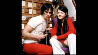 I&#39;m Finding It Harder To Be A Gentleman - The White Stripes (lyrics)