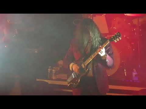 Dirty DC - 'Sin City' Kidderminster Town hall ( with Sean on Bon vocals)