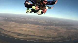 preview picture of video 'Susan Ebling - Skydiving 2010'