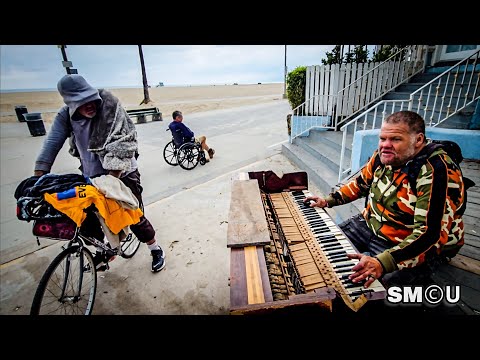𝗥𝗔𝗜𝗡𝗬 𝗗𝗔𝗬 𝗜𝗠𝗣𝗥𝗢𝗠𝗣𝗧𝗨: Chip Monk Plays a Weathered Piano on the Venice Boardwalk