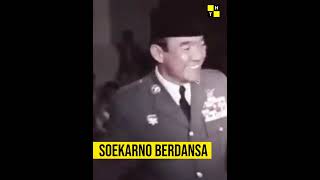 Download lagu Soekarno Berdansa Lenso mp3