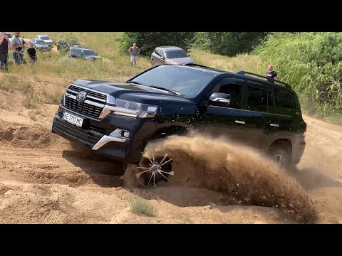 Acura MDX vs. Toyota Land Cruiser 200. Sand test.