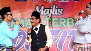 Download lagu L.Ramlee performing 'Ayahku Kahwin Lagi' at Stadium Bandar Penawar,Johor. mp3 Download lagu L.Ramlee performing 'Ayahku Kahwin Lagi' at Stadium Bandar Penawar,Johor. mp3