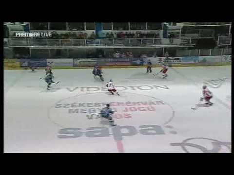 Red Bull Salzburg players hitting goalie Hetényi several times without being penalized