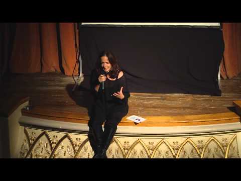 Mihaela Sîrbu: Act now, justify later! Ce este teatrul de improvizaţie?