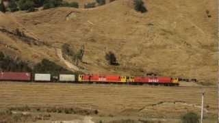 preview picture of video 'KiwiRail Train 240 at Mataroa - 10MAR13'