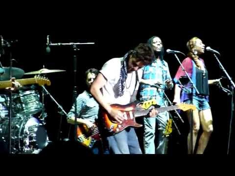 'Paper Doll' + 'In Your Eyes' : John Mayer live in St. Louis, July 7, 2013