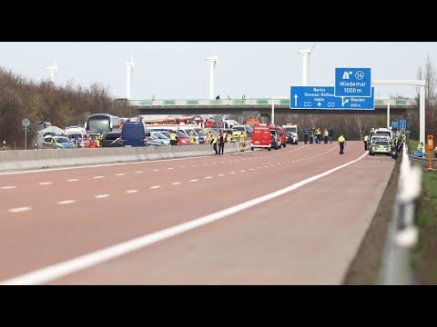Mehrere Tote bei schwerem Busunfall auf A9 bei Leipzig