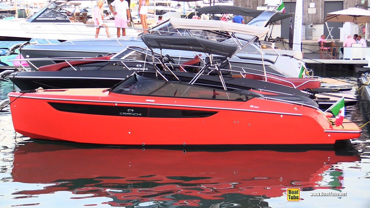 Cranchi E26 Classic Motor Boat - Walkaround Tour - 2021 Cannes Yachting Festival