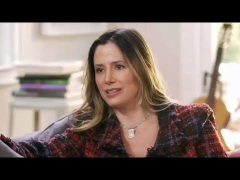 MIRA SORVINO on Aging and Plastic Surgery || THE CONVERSATION WITH AMANDA DE CADENET