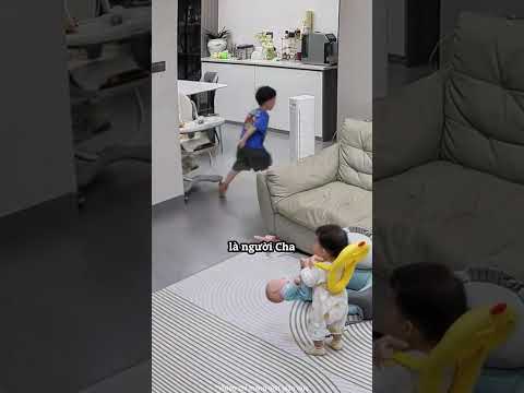 Phản ứng nhanh chóng của gia đình khi nhận ra mẹ bị ngã... 🥰❤️