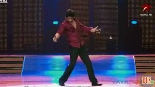Download lagu Shah Rukh Khan Signature Pose At Award Show Performance | Tujhe Dekha Toh Ye Jaana Sanam | SRK VEVO mp3