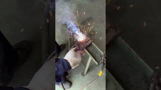 三菱 アーク溶接機 AW200の動画サムネイル