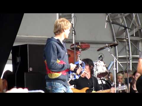 Sebastian Vettel plays the Tambourine