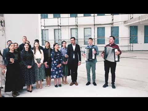 Grupul tinerii Bucovinei, la biserica Penticostală nr.1 Vicovu De Sus