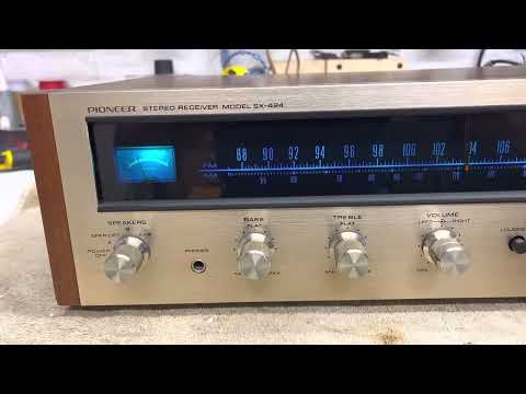Pioneer SX-424 Stereo Receiver (Champagne Face)