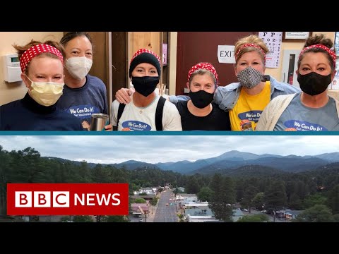 妙齡女郎 "讀書會幫助他們的小鎮接種疫苗 - BBC News (The 'Fabulous Ladies' book club helping to vaccinate their small town - BBC News)