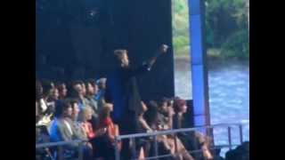 Charles Kelley of Lady Antebellum Dancing to Little Big Town Pontoon