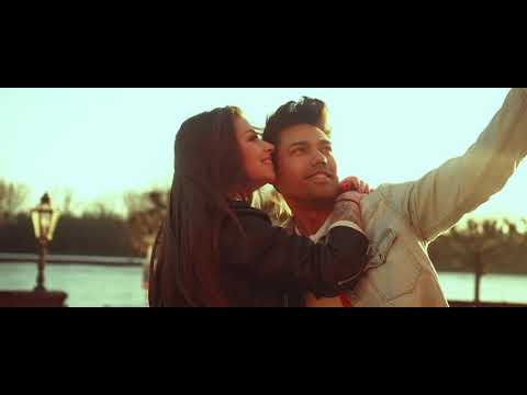 Alex White T - Drive