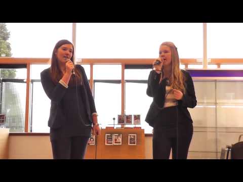 Bieb concertje 16 maart 2013, Chris en Merel zingen "Put your records on"  van Corinne Bailey Rae